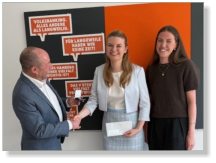 Alice Weißgerber erhält die Silberen Ehrenmedaille der Hill-Stiftung
