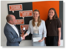 Alice Weißgerber erhält die Silberen Ehrenmedaille der Hill-Stiftung